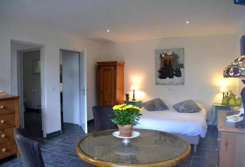 ホテル Hôtel Les Grands Chênes