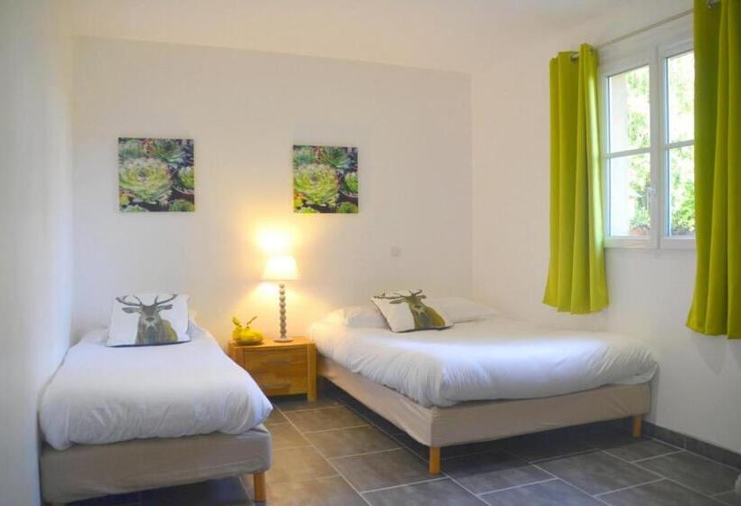 فندق Hôtel Les Grands Chênes