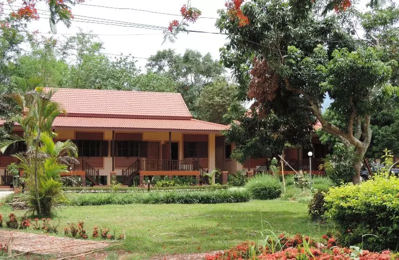 ホテル Khunnam Rimtarn Resort