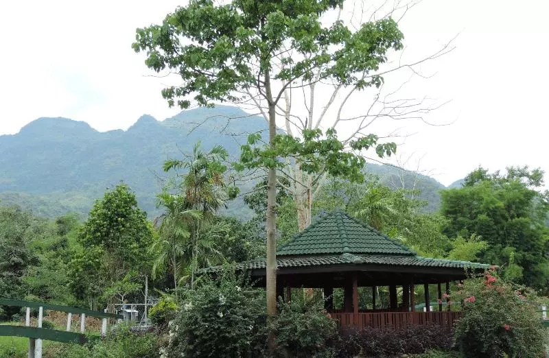 ホテル Khunnam Rimtarn Resort