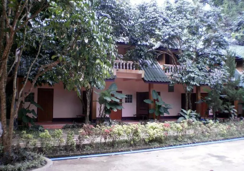 ホテル Khunnam Rimtarn Resort