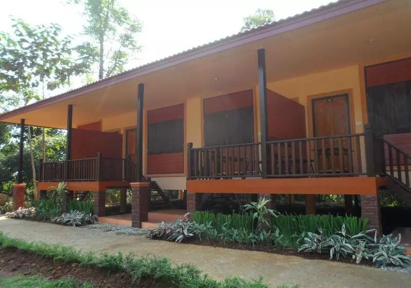 ホテル Khunnam Rimtarn Resort