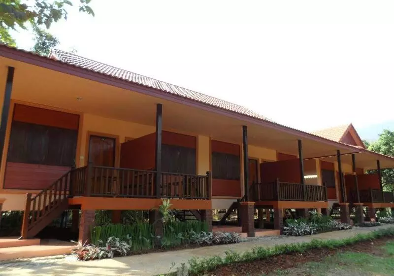 ホテル Khunnam Rimtarn Resort