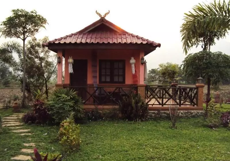 ホテル Khunnam Rimtarn Resort