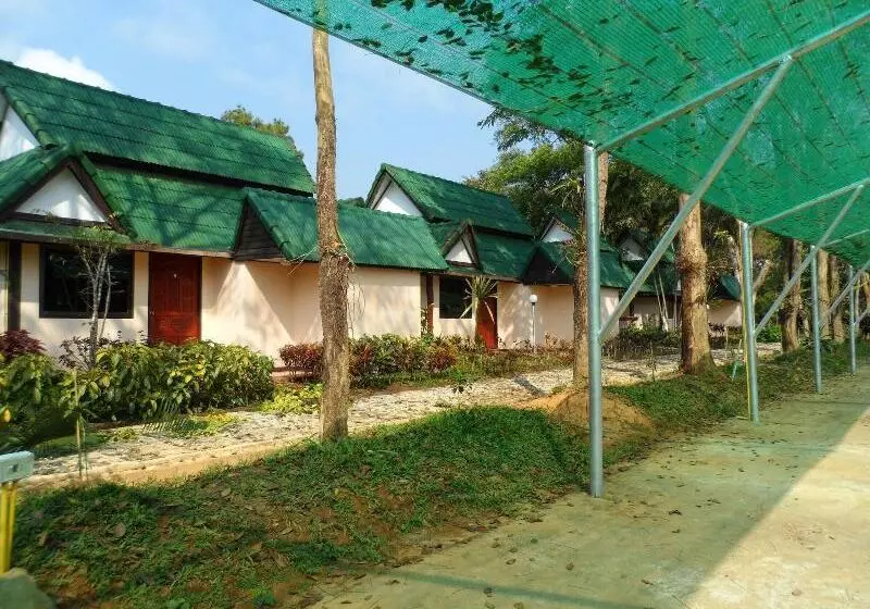ホテル Khunnam Rimtarn Resort
