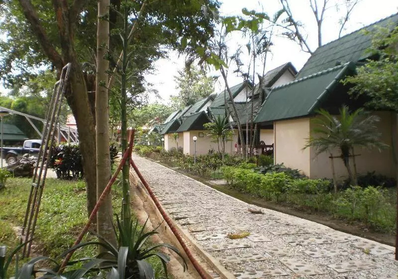 ホテル Khunnam Rimtarn Resort
