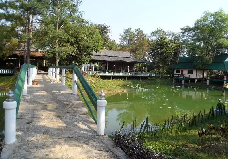 ホテル Khunnam Rimtarn Resort