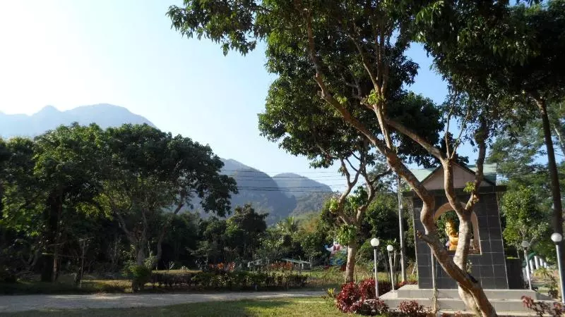 ホテル Khunnam Rimtarn Resort