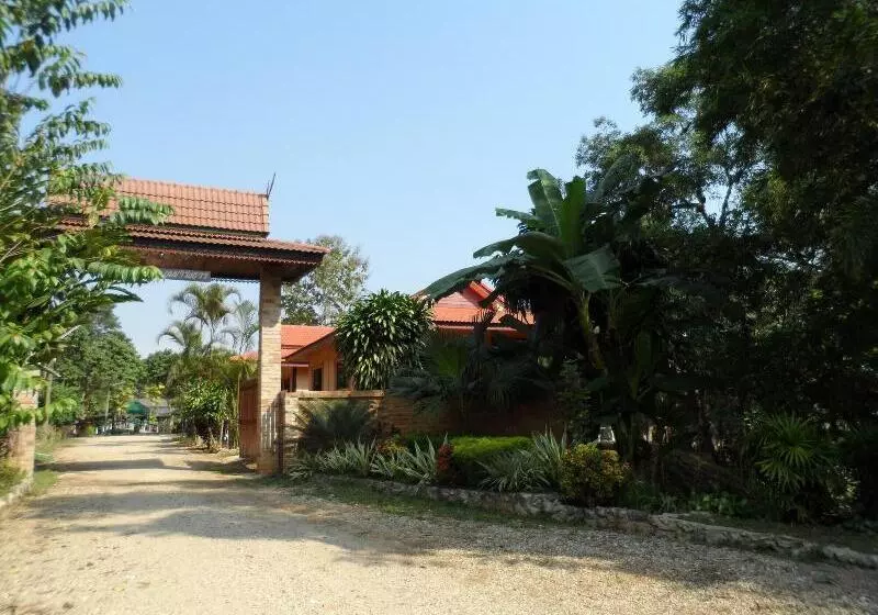 ホテル Khunnam Rimtarn Resort
