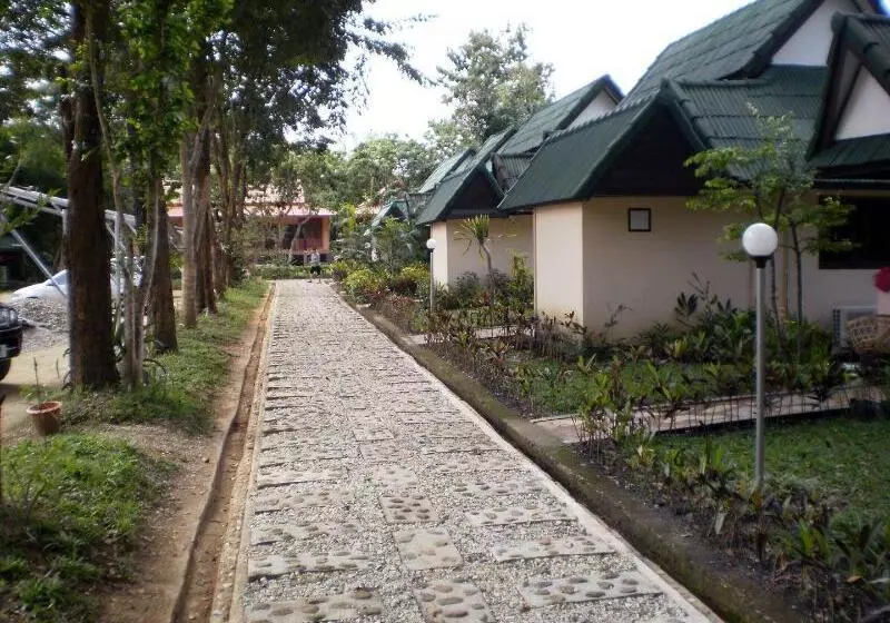 ホテル Khunnam Rimtarn Resort