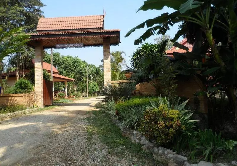 ホテル Khunnam Rimtarn Resort