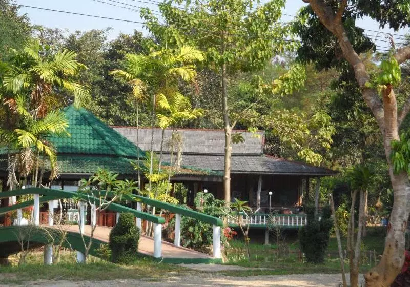 ホテル Khunnam Rimtarn Resort