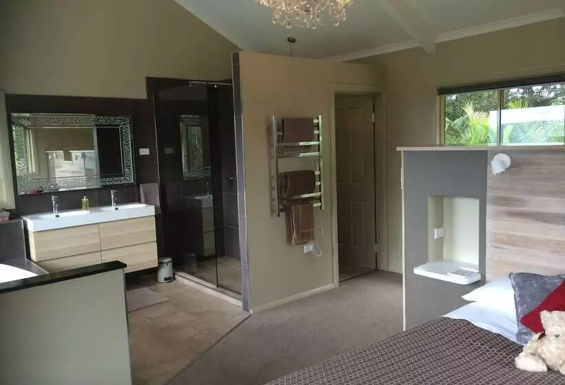 Hotelli Maleny Luxury Cottages