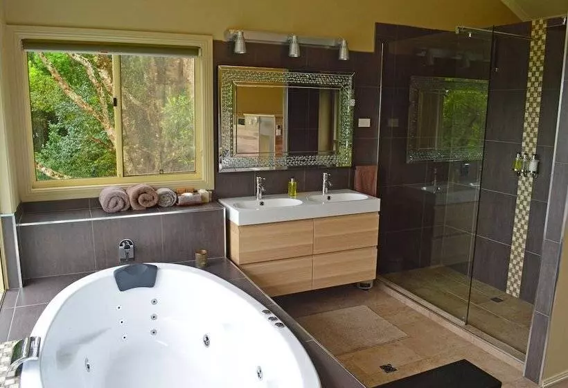 Hotelli Maleny Luxury Cottages