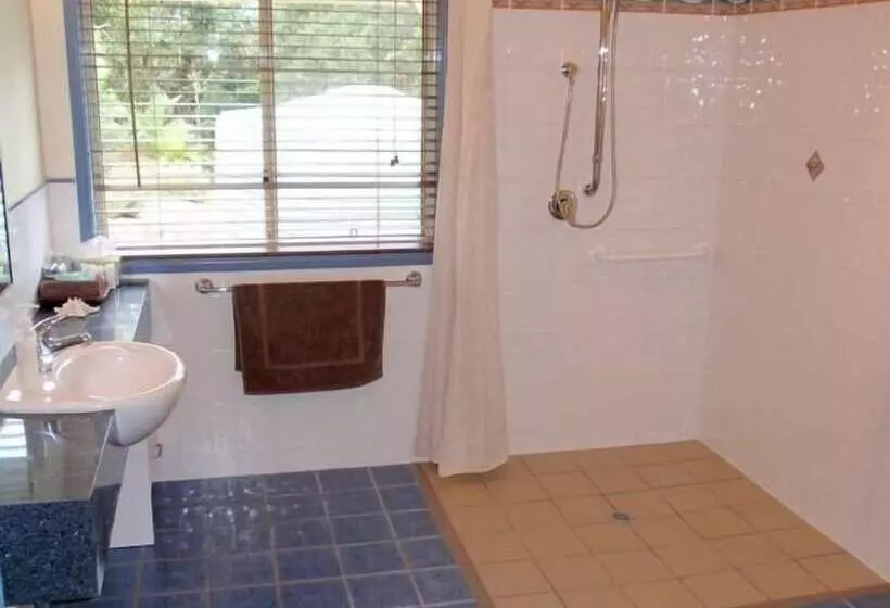 Hotelli Maleny Luxury Cottages