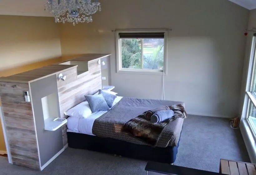 Hotelli Maleny Luxury Cottages