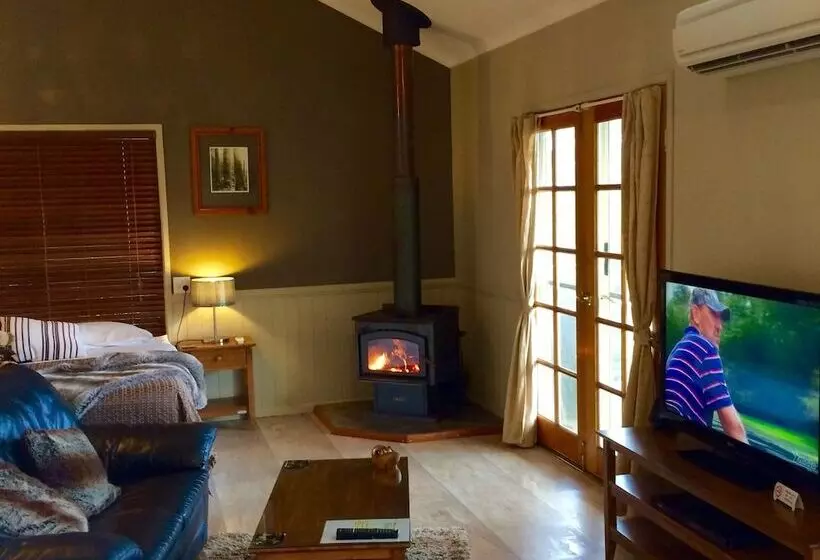 Hotelli Maleny Luxury Cottages