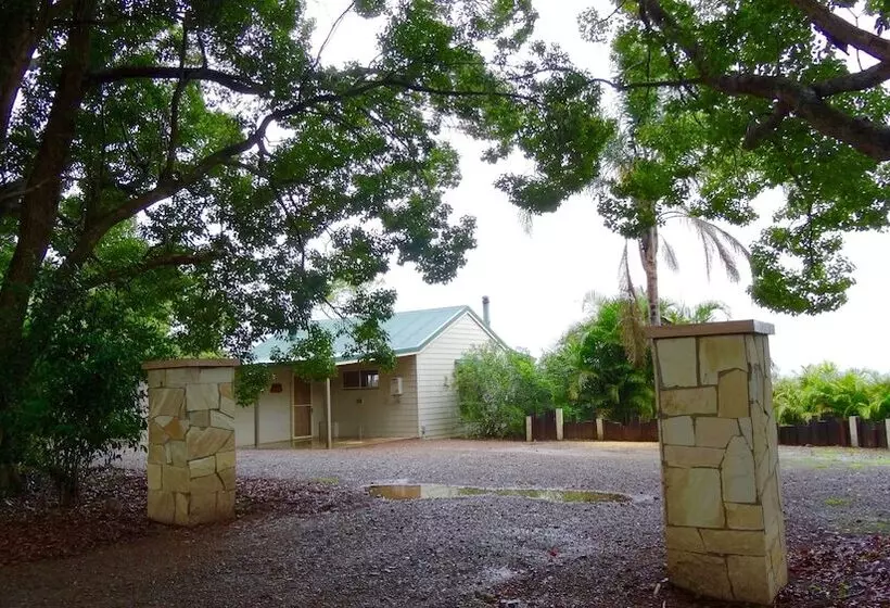 Hotelli Maleny Luxury Cottages