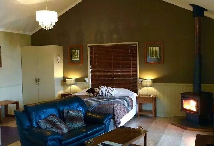 Hotelli Maleny Luxury Cottages
