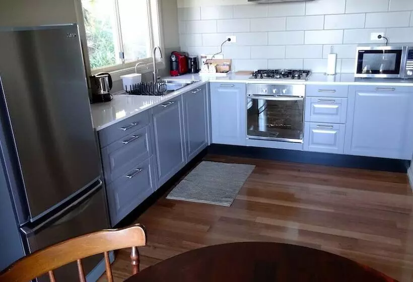 Hotelli Maleny Luxury Cottages