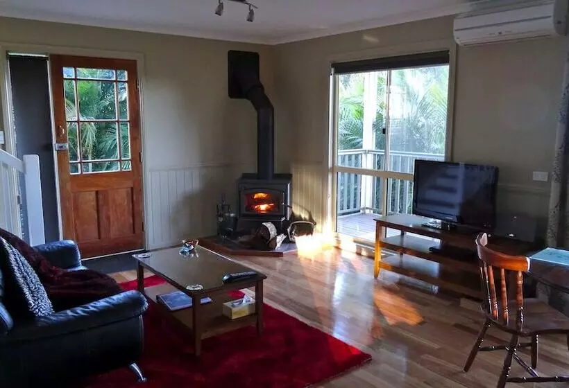 Hotelli Maleny Luxury Cottages