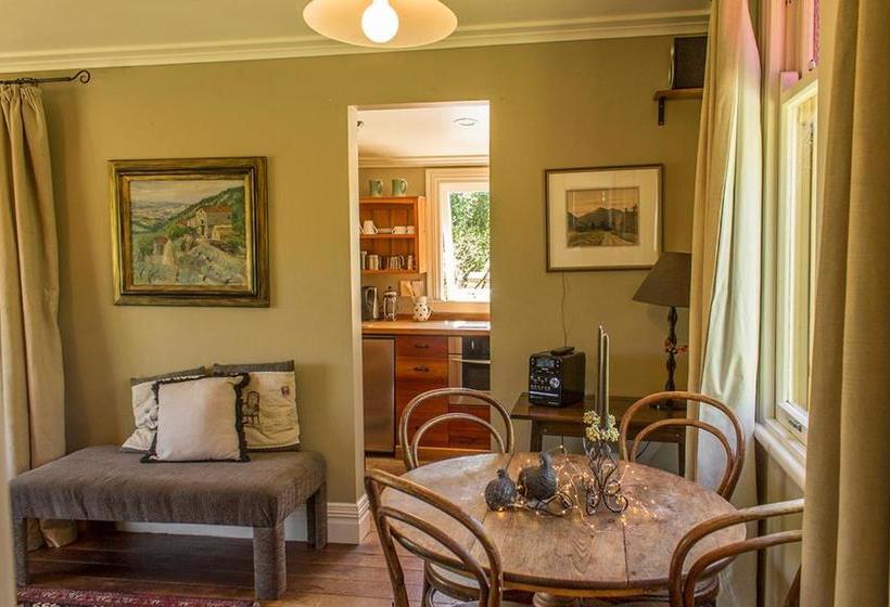 Fotos del hotel Toms Cottages:  10