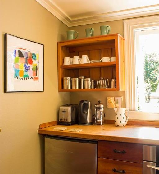 Fotos del hotel Toms Cottages:  9