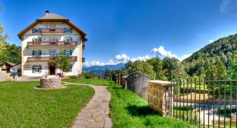 هتل Apartments Waldquell