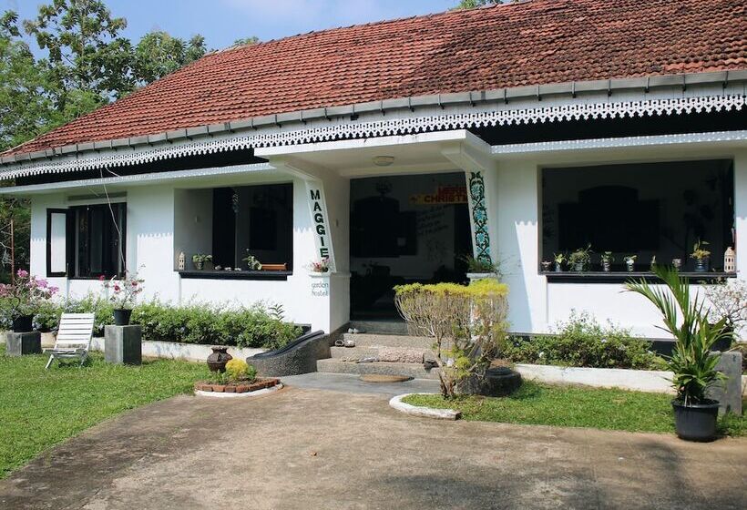 بنسيون Maggie Garden Hostel