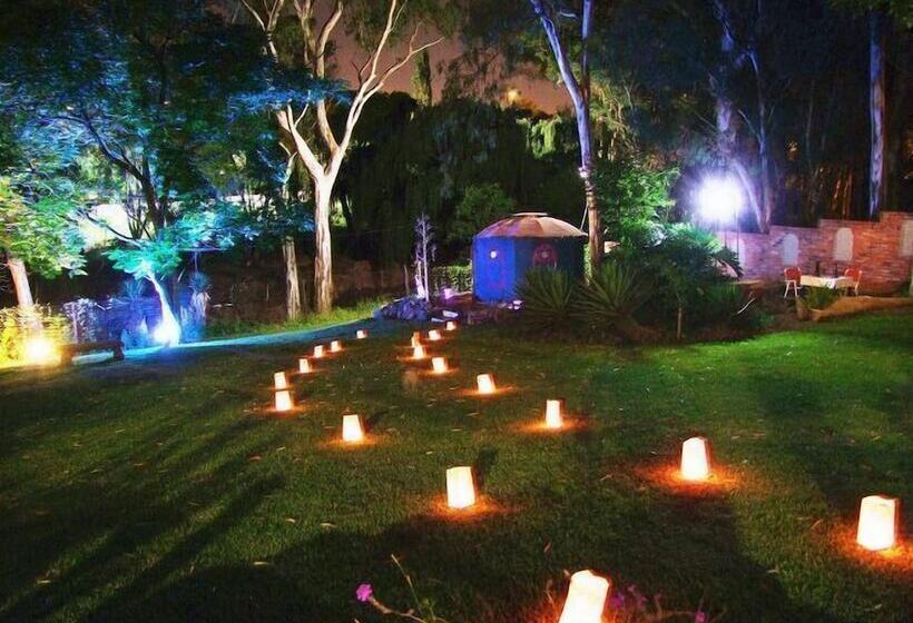 פנסיון Twin Waters Guest House