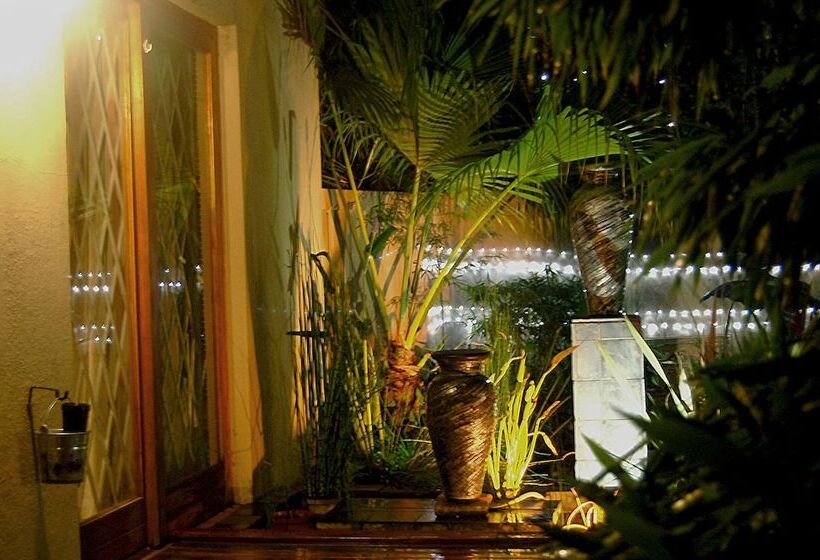 פנסיון Twin Waters Guest House