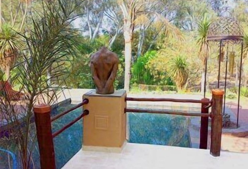 פנסיון Twin Waters Guest House