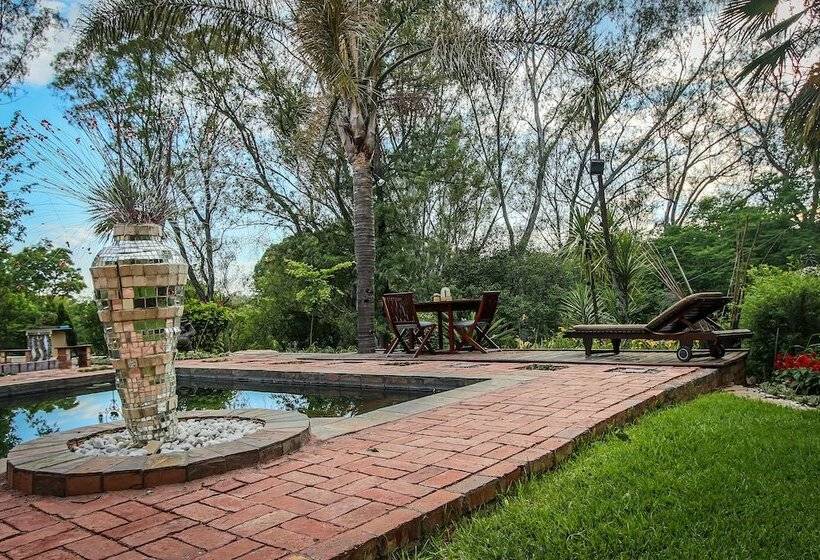 פנסיון Twin Waters Guest House