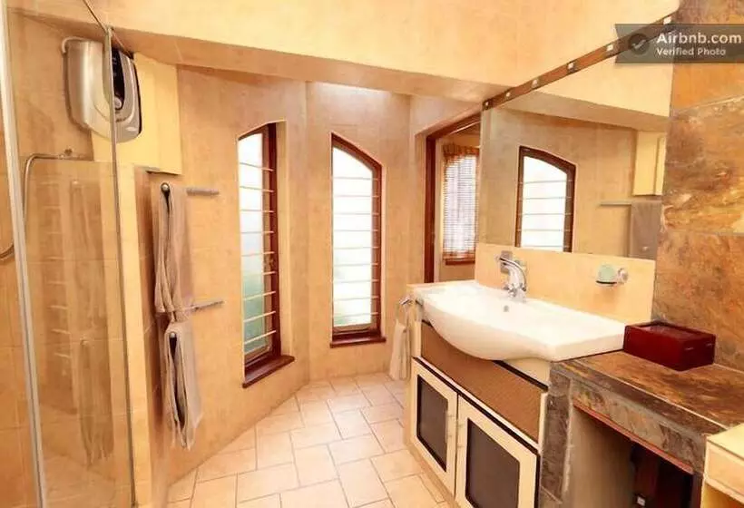 ペンション Twin Waters Guest House