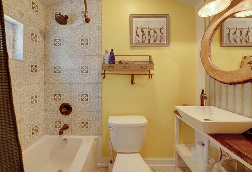 4 Season Gold Coast Cottage, 2 Mi To Winter Sports