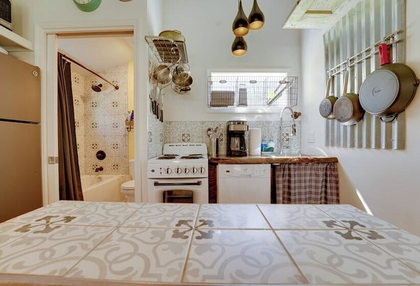 4 Season Gold Coast Cottage, 2 Mi To Winter Sports