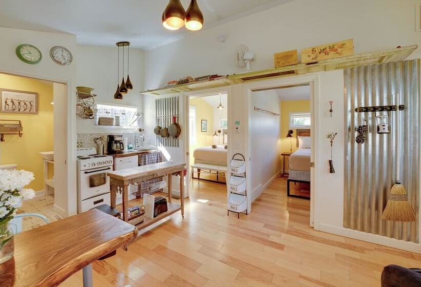 4 Season Gold Coast Cottage, 2 Mi To Winter Sports