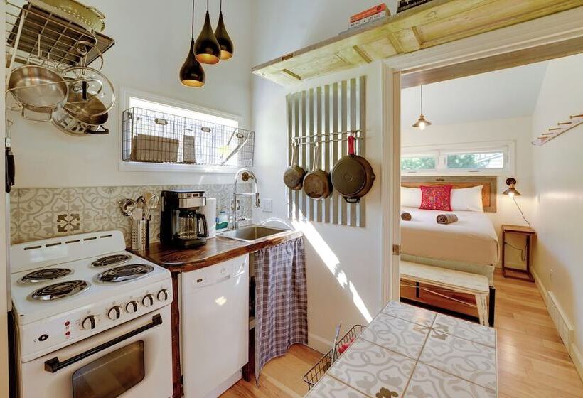 4 Season Gold Coast Cottage, 2 Mi To Winter Sports