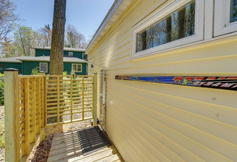 4 Season Gold Coast Cottage, 2 Mi To Winter Sports