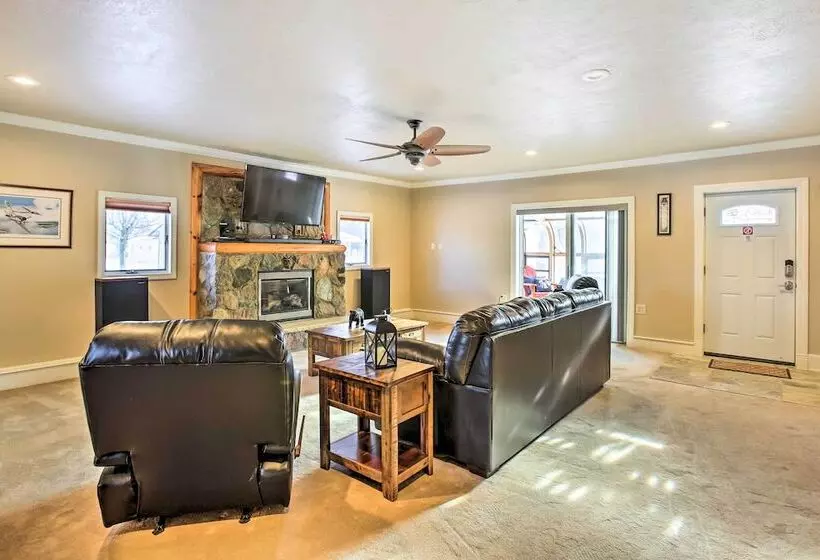 4 Season, Waterfront Houghton Lake House W/ Dock!