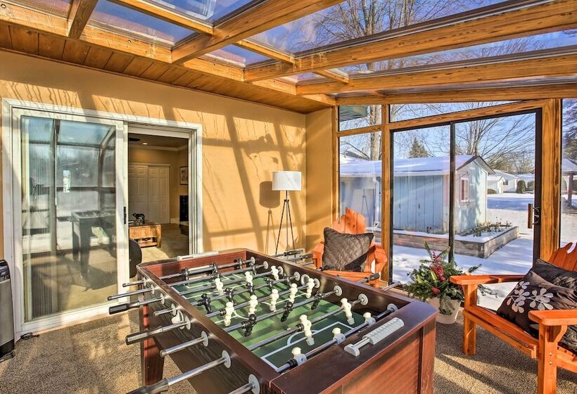 4 Season, Waterfront Houghton Lake House W/ Dock!