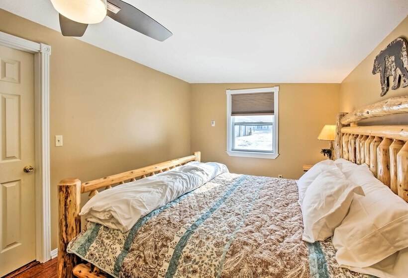 4 Season, Waterfront Houghton Lake House W/ Dock!