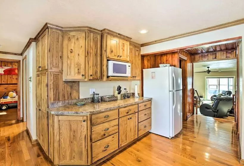 4 Season, Waterfront Houghton Lake House W/ Dock!