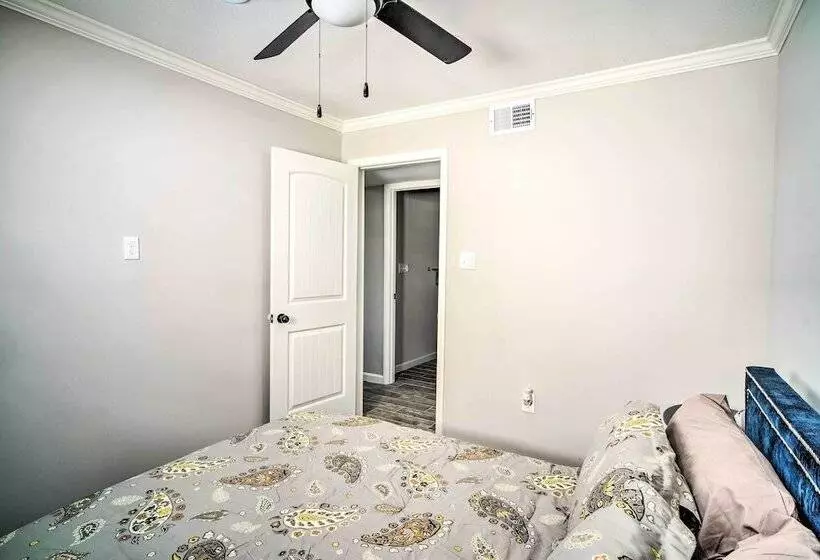 Blue Cottage In The Bayou  W/ Private Yard!