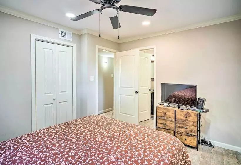 Blue Cottage In The Bayou  W/ Private Yard!