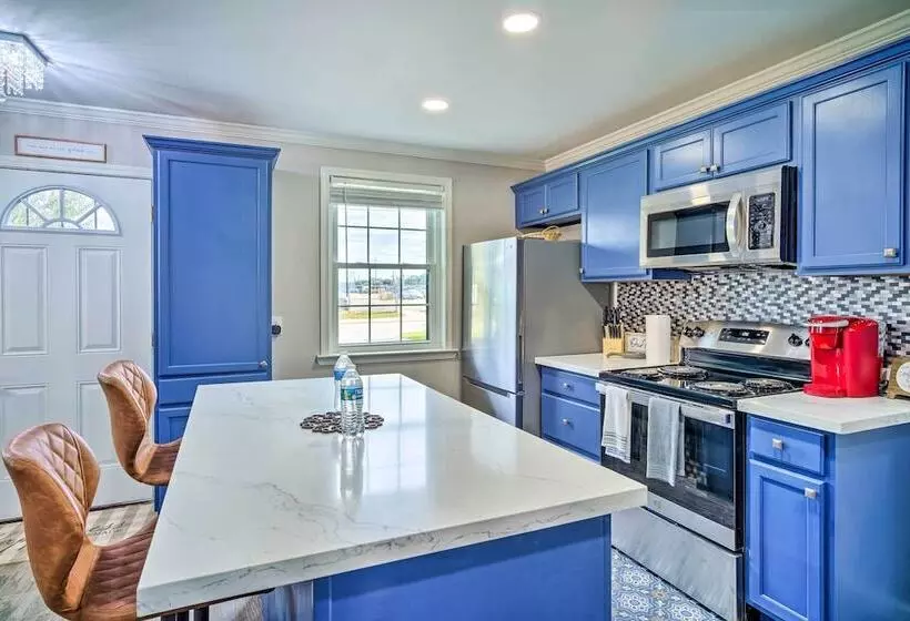 Blue Cottage In The Bayou  W/ Private Yard!