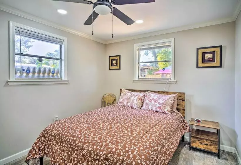 Blue Cottage In The Bayou  W/ Private Yard!