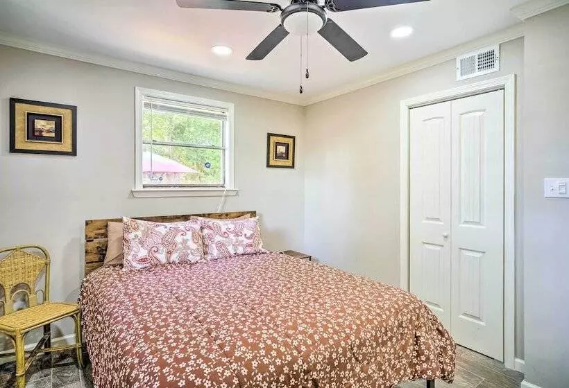 Blue Cottage In The Bayou  W/ Private Yard!