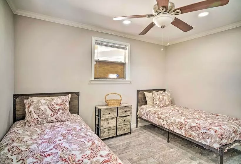 Blue Cottage In The Bayou  W/ Private Yard!