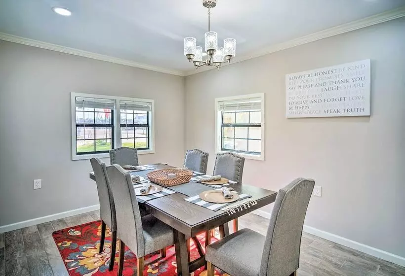 Blue Cottage In The Bayou  W/ Private Yard!